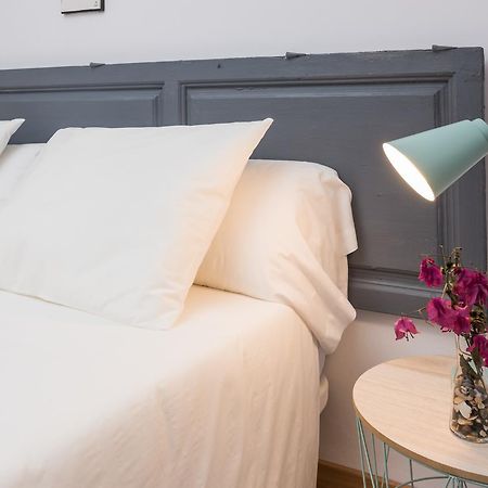Apartamentos Paseo De La Farola Малага Экстерьер фото