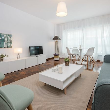 Apartamentos Paseo De La Farola Малага Экстерьер фото