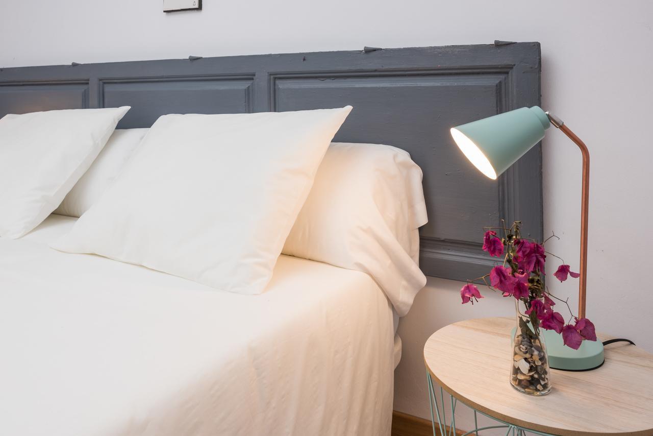 Apartamentos Paseo De La Farola Малага Экстерьер фото