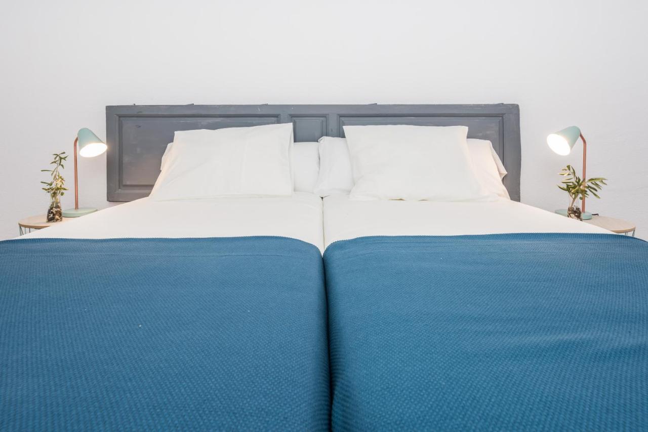 Apartamentos Paseo De La Farola Малага Экстерьер фото